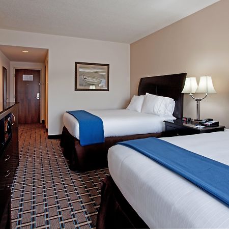 Holiday Inn Express Hotel & Suites Hope Mills-Fayetteville Airport, An Ihg Hotel Стая снимка