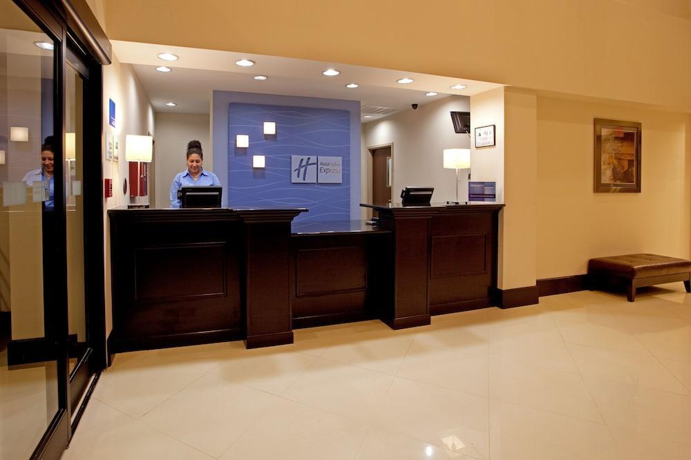 Holiday Inn Express Hotel & Suites Hope Mills-Fayetteville Airport, An Ihg Hotel Екстериор снимка