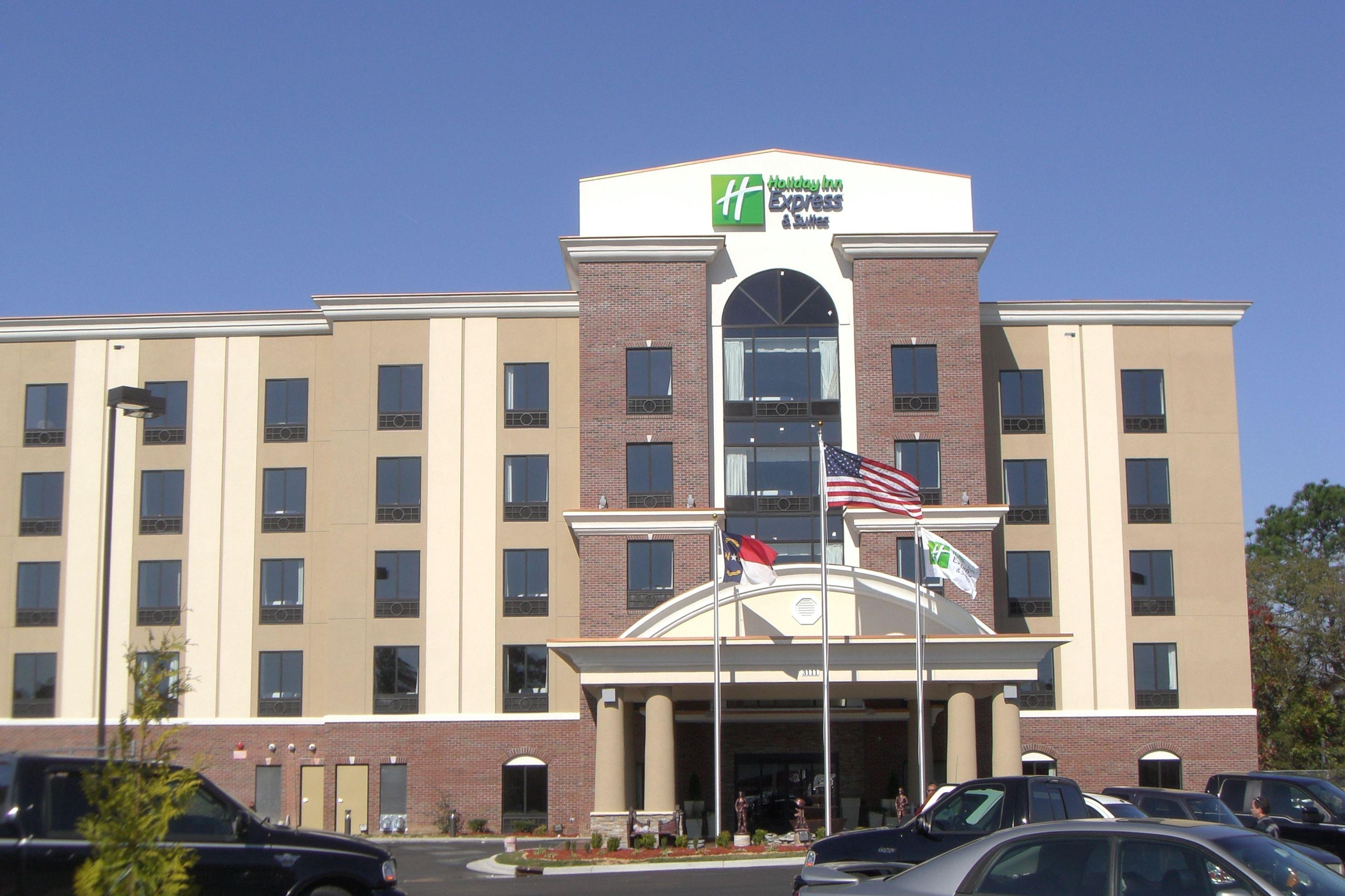 Holiday Inn Express Hotel & Suites Hope Mills-Fayetteville Airport, An Ihg Hotel Екстериор снимка