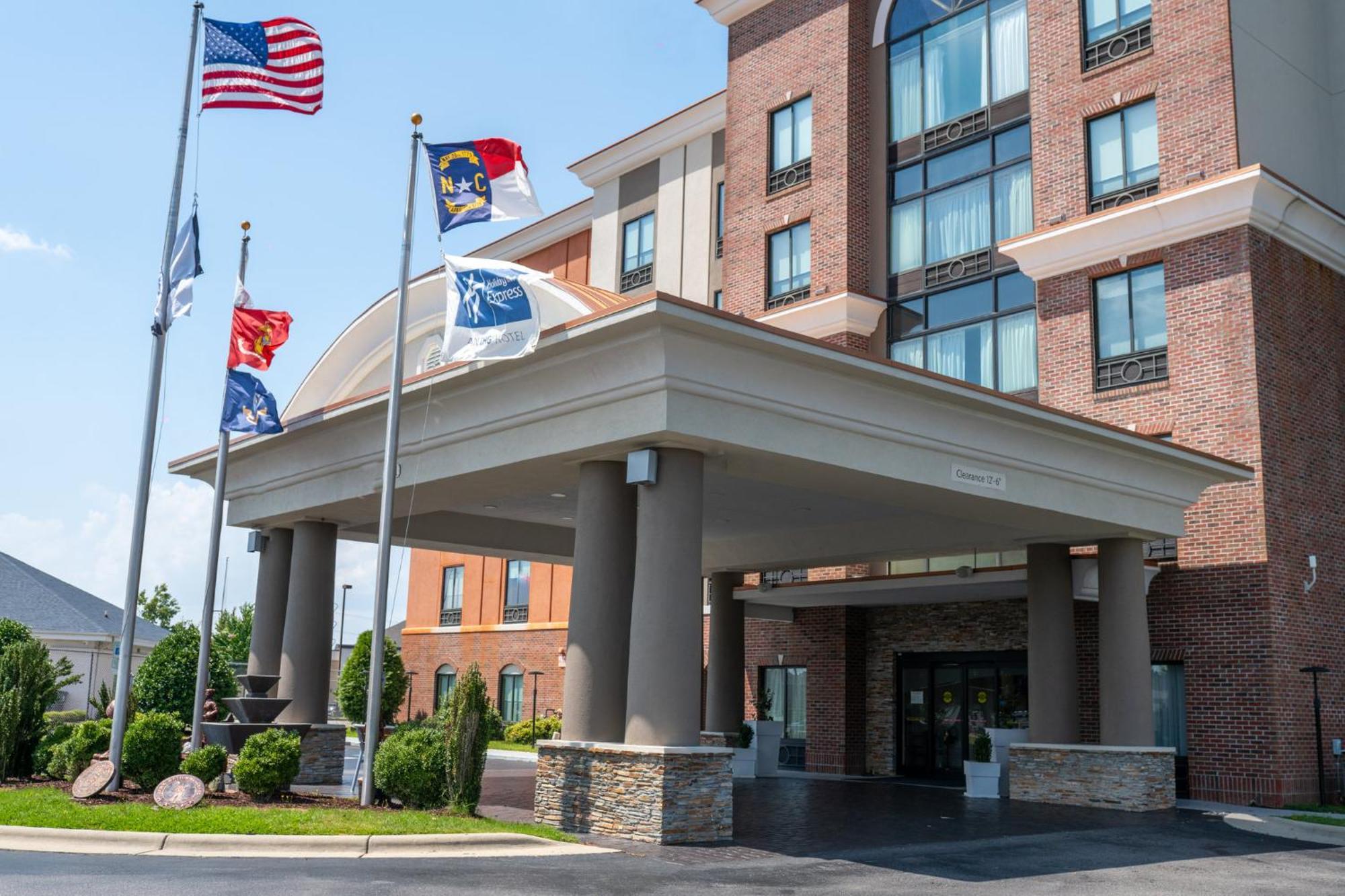 Holiday Inn Express Hotel & Suites Hope Mills-Fayetteville Airport, An Ihg Hotel Екстериор снимка