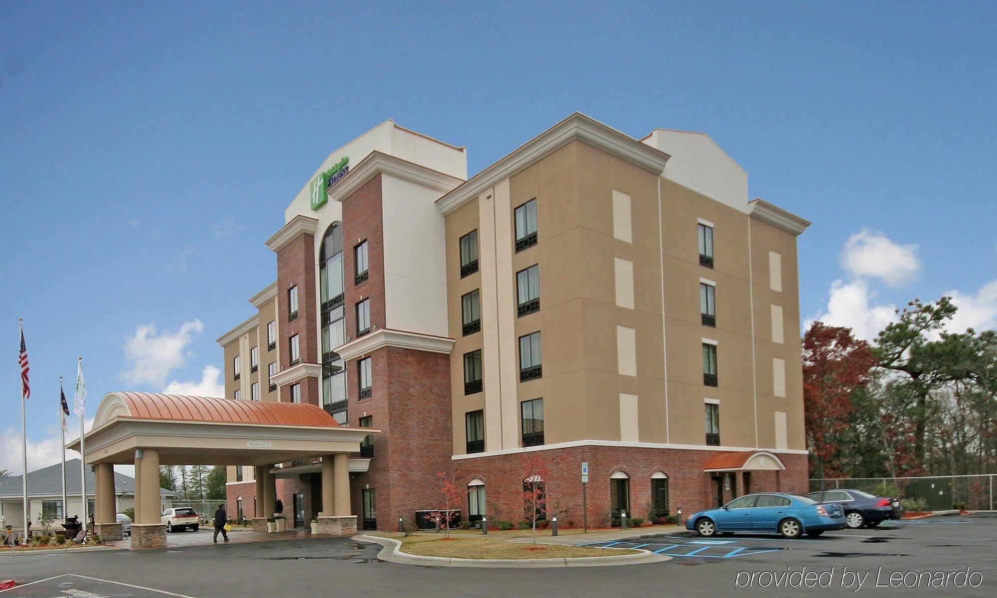 Holiday Inn Express Hotel & Suites Hope Mills-Fayetteville Airport, An Ihg Hotel Екстериор снимка